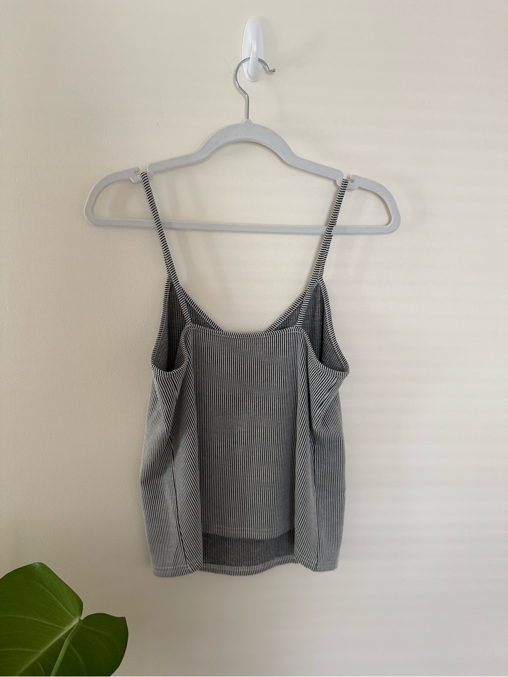 Gray Ribbed Button-Front Cami Tank Top - Picture 3 of 4
